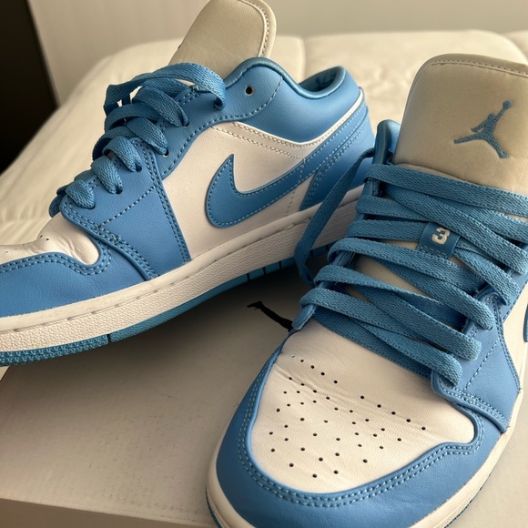 Women’s Air Jordan 1 Low ‘UNC’ - Picture 4 of 8